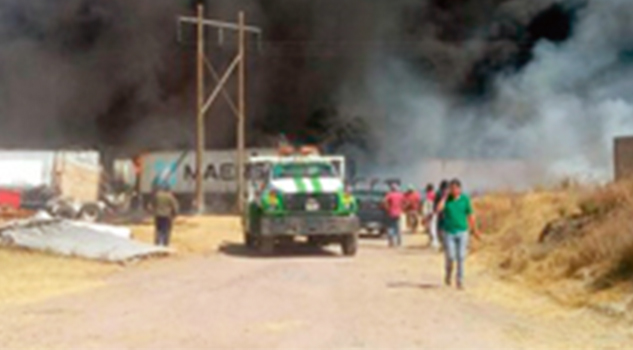 Se incendia corralón; cuantiosos daños materiales