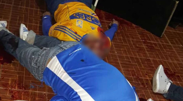 Asesinaron a ocho hombres mientras veían un partido de fútbol por TV