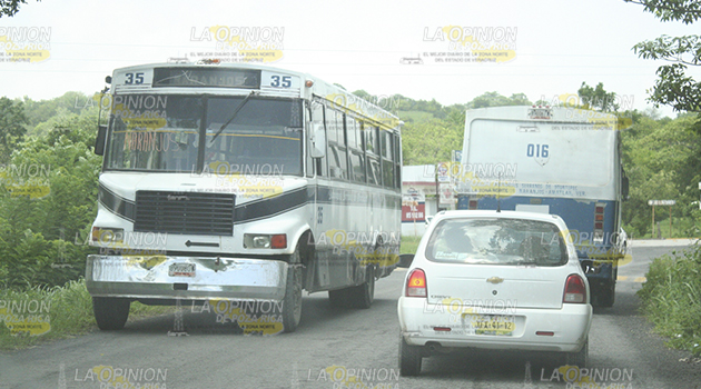 Arriesgan su vida al viajar en los Autobuses Serranos