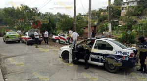 Taxi termina dentro de una vivienda