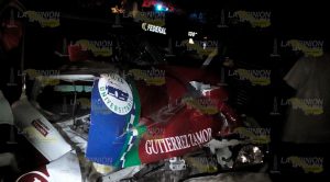 Chocan taxi y camioneta en la entrada al Anclón Chocan Taxi Camioneta Entrada Anclón