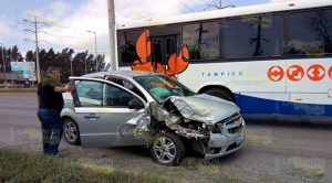 Choque de auto contra tráiler, una mujer lesionada http://82.180.163.3/choque-auto-trailer-una-mujer-lesionada/
