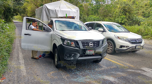 Camioneta impacta vehículo por alcance