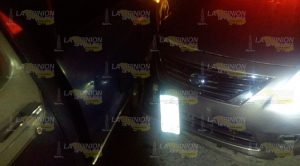 ¡Se estrelló contra una camioneta estacionada! Estrelló Contra Camioneta Estacionada