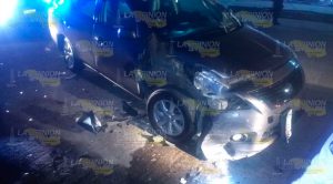 ¡Se estrelló contra una camioneta estacionada! Estrelló Contra Camioneta Estacionada