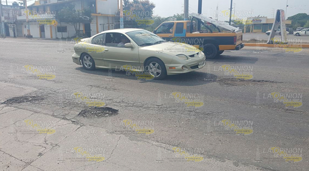 Llena de hoyancos la carretera a Coatzintla Hoyancos Carretera Coatzintla
