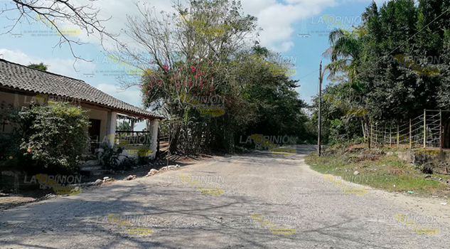 Pesadas unidades destruyen el camino Pesadas Unidades Destruyen Caminos