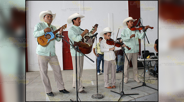 Responden al primer encuentro de músicos Huapangueros
