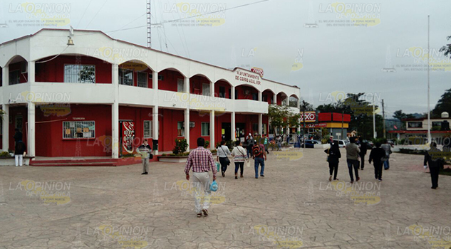 Puras promesas de Carlos Reyes