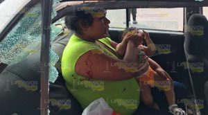 Taxi no respetó señalamiento y es embestido por particular Taxi Embestido Particular