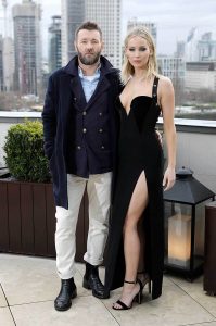 "Destapado vestido" de Jennifer Lawrence genera debate en la red
