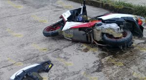 Mujer embestida por camioneta fantasma