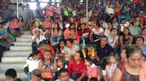 Entregan becas a alumnos de primaria