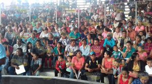 Entregan becas a alumnos de primaria