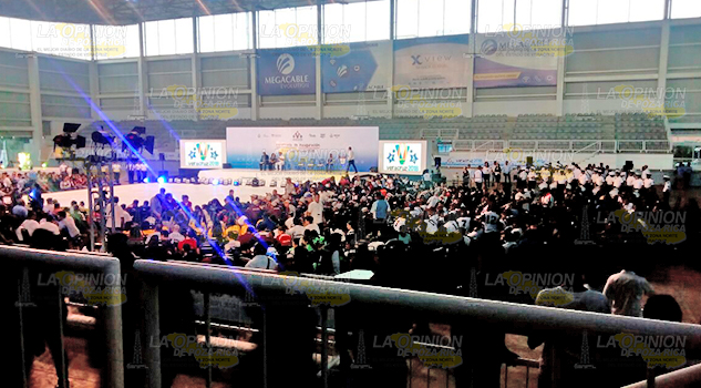 Sorprende sismo a deportistas en inauguración de Olimpiada Estatal, en Veracruz Puerto