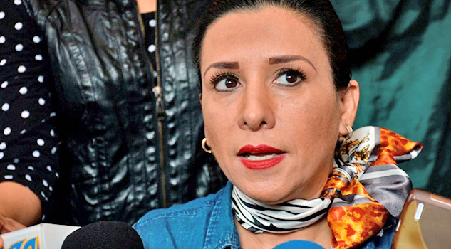 Piden destitución de directora de Instituto de la Mujer por hacer memes de Eva Cadena