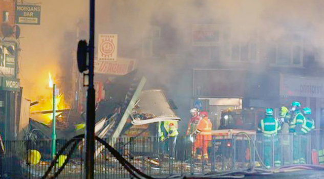 Explosión en edificio de Inglaterra deja 4 heridos; hasta el momento descartan terrorismo
