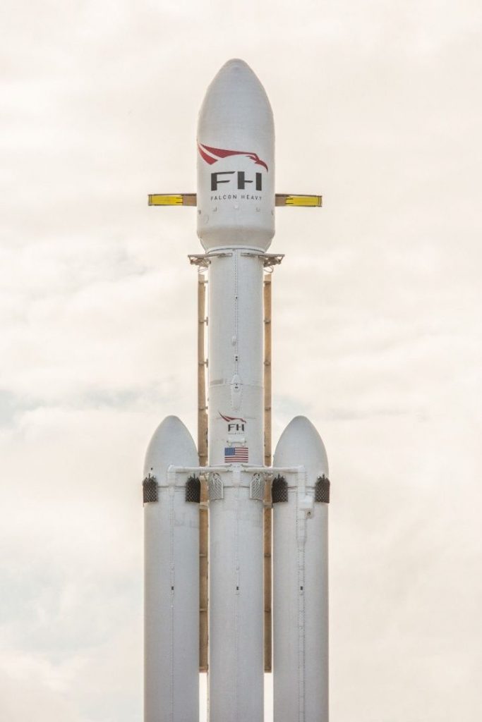 Así es el lujoso convertible rojo que lanzarán al espacio