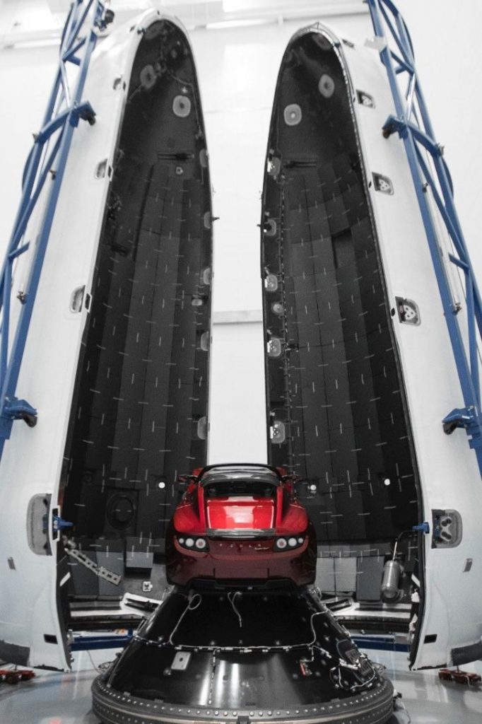 Así es el lujoso convertible rojo que lanzarán al espacio