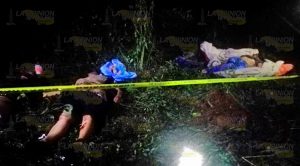 Mueren tres en volcadura