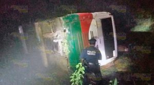 Mueren tres en volcadura