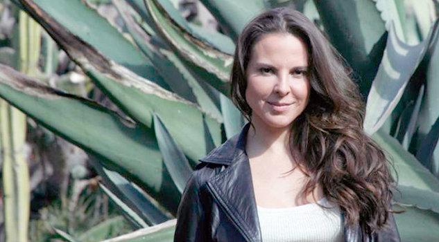 Kate del Castillo desnuda a la Reina del Sur en sesión de masaje