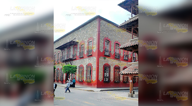 Suspenden servicios en ayuntamiento