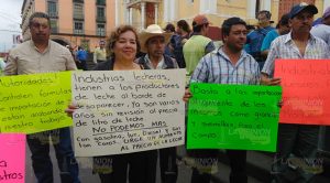 Se manifiestan al grito de "¡leche gratis!"