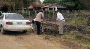 Atienden fugas de agua en comunidades