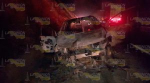 Camioneta arde en llamas Camioneta Arde Llamas