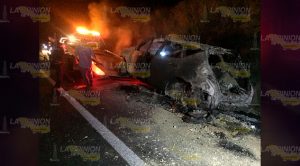 Camioneta arde en llamas Camioneta Arde Llamas