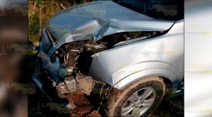Encuentran camioneta robada en una brecha