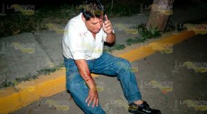 Camionetas se impactan de frente Camionetas Impactan Frente