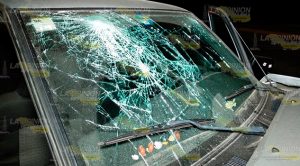 Camionetas se impactan de frente Camionetas Impactan Frente