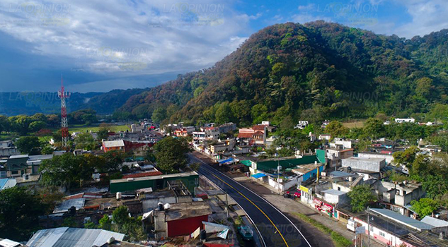 Inaugura Gobernador carretera rehabilitada