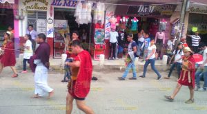 Escenifican aprehensión y azote de tres ladrones Escenifican Aprehensión Azote Tres Ladrones