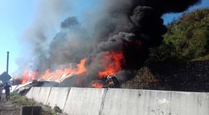 Se incendia tráiler en la autopista Puebla-Veracruz Incendia Tráiler Autopista Puebla Veracruz