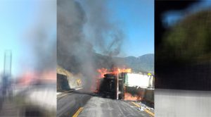 Se incendia tráiler en la autopista Puebla-Veracruz Incendia Tráiler Autopista Puebla Veracruz