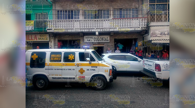 ¡Muere en el cuarto de un hotel!