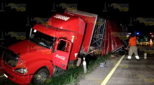 Tráiler se accidenta sobre la carretera Tuxpan-Poza Rica Tráiler Accidenta Carretera Tuxpan Poza Rica