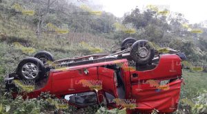 Alumnos y maestros lesionados en aparatosa volcadura