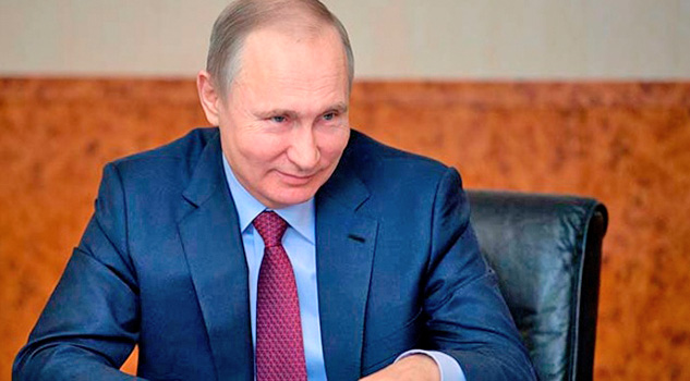 Putin alaba a Trump, pero fustiga al sistema político de EU