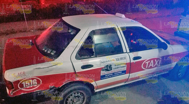 Taxista arrolla a jóvenes motociclistas
