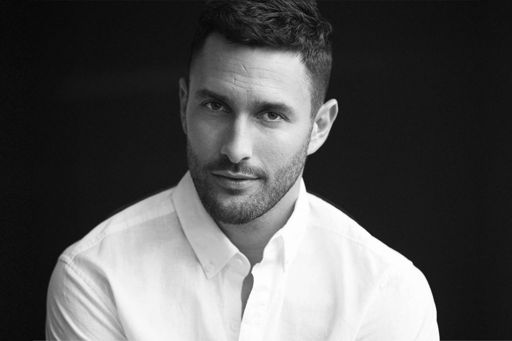 Noah Mills este guapo Tauro nació en Baltimore, Maryland (Estados Unidos)