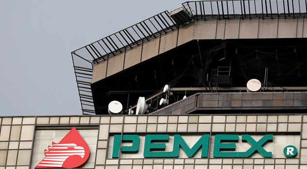 Pemex firma contrato histórico en almacenamiento de petrolíferos