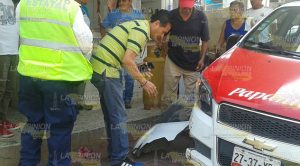 Taxista pierde el control y se impacta en una carnicería