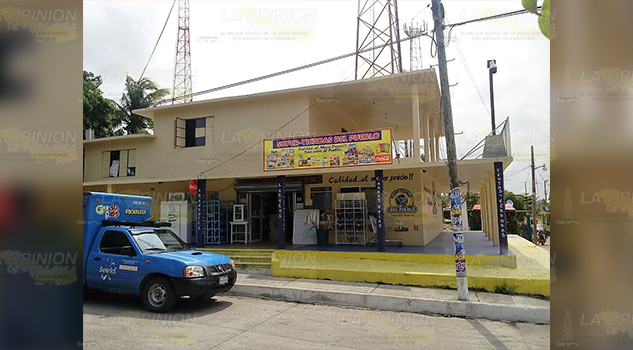 Roban teléfono móvil en tienda