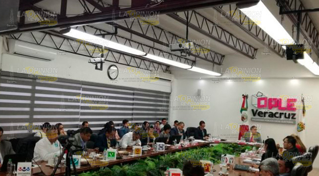 Aprueba OPLEV 610 Candidaturas Diputaciones Locales
