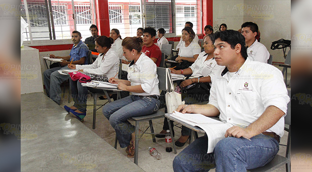 Agoniza la UPAV cada vez son menos estudiantes