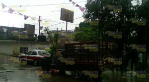 Cae árbol sobre una casa y suspenden la circulación Cae Árbol Sobre Casa Suspenden Circulación